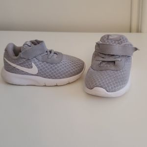 Nike Kids Tanjun size 6c